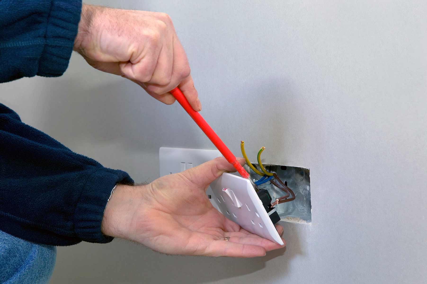 Our electricians can install plug sockets for domestic and commercial proeprties in Woodford Bridge and the local area. 